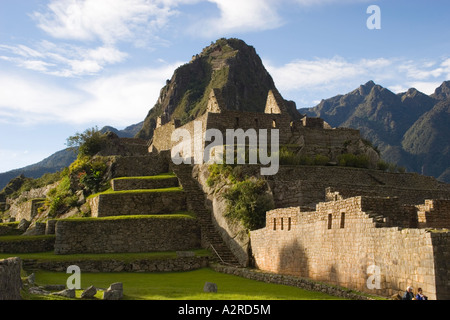 Machu Picchu mit Huaynu Picchu Peak im Hintergrund Peru Stockfoto