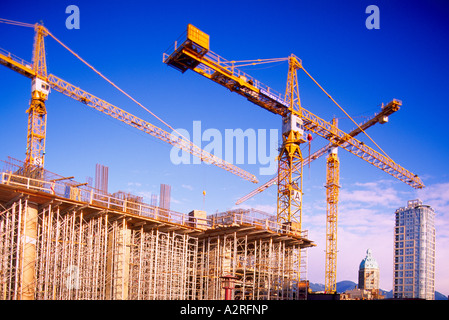 Bau Kran auf einer Baustelle Hochhaus in der Stadt Vancouver British Columbia Kanada Stockfoto