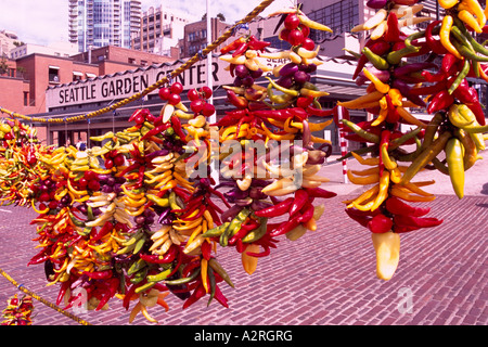 Pike Place Market, Seattle, Washington State, USA - Peperoni hängen auf dem Display zu verkaufen Stockfoto