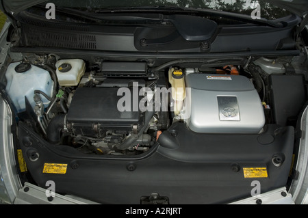 MOTOR IN 2004 TOYOTA PRIUS-BENZIN-ELEKTRO-HYBRID-AUTO Stockfoto