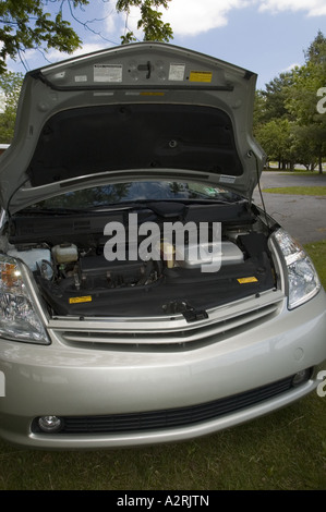 MOTOR IN 2004 TOYOTA PRIUS-BENZIN-ELEKTRO-HYBRID-AUTO Stockfoto