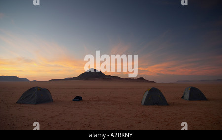 Camping mitten in der westlichen Wüste, Sahara, Ägypten Stockfoto