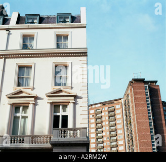 Traditionelle und moderne kontrastierenden Gehäuse Stile West London, England, UK KATHY DEWITT Stockfoto