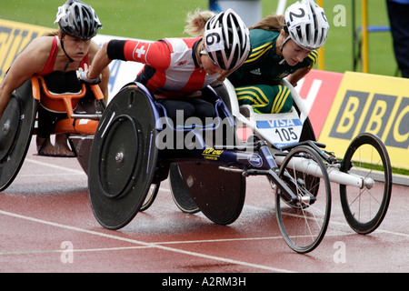 Edith Hunkeler Schweiz und Eliza Stankovic von Australien konkurrieren in der Womens T54 800m Stockfoto