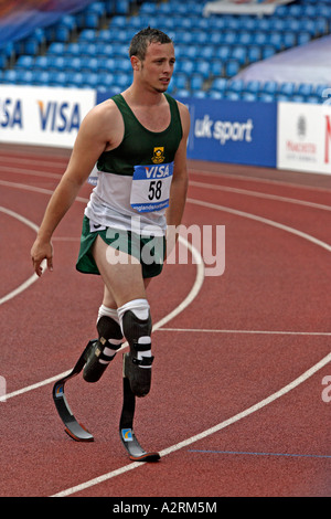 Paralympic World Cup 07 05 2006 Manchester regionale Arena Oscar Pistorius aus Südafrika nach dem Gewinn der Herren T44 200m Stockfoto