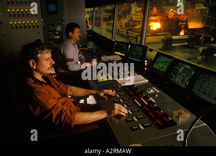 British Steel Corporation Control Room Stahlherstellung Port Talbot South Wales Vereinigtes Königreich. 1980er 80er Jahre Fabrikarbeiter HOMER SYKES Stockfoto