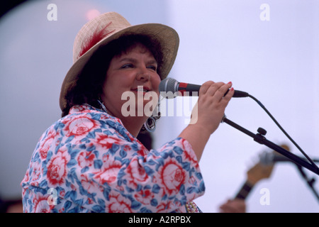 Rita MacNeil - kanadischen Country und Folk-Sängerin - singen auf der Bühne Stockfoto