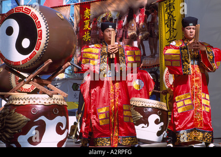 Taiko-Trommler aus Taiwan auf Taiko Trommeln / Wadaiko-Trommeln auf taiwanesische Kulturfestival, Vancouver, Britisch-Kolumbien, Kanada Stockfoto