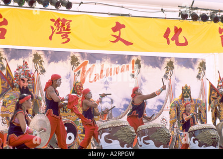 Taiko-Trommler aus Taiwan auf Taiko Trommeln / Wadaiko-Trommeln auf taiwanesische Kulturfestival, Vancouver, Britisch-Kolumbien, Kanada Stockfoto