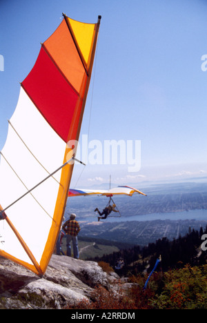 Hängegleiter Drachenfliegen auf Grouse Mountain, North Vancouver, BC, Britisch-Kolumbien, Kanada Stockfoto