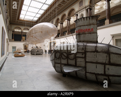 Moderne Kunst im Museum der schönen Künste in Brüssel während einer Restrospective-Ausstellung des berühmten belgischen Künstlers Panamarenko Stockfoto