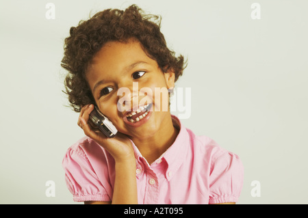 Junges Mädchen telefonieren mit einem Handy Stockfoto