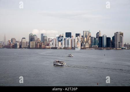 Skyline von Manhattan gesehen von der Statue of Liberty New York USA Stockfoto