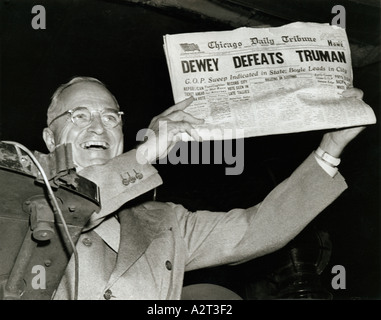 Truman hält fahrenden Wahl Headline Stockfoto