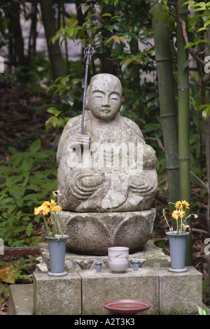 Stein-buddhistische Figur, Engaku-Ji-Tempel, Kita-Kamakura, Präfektur Kanagawa, Japan Stockfoto