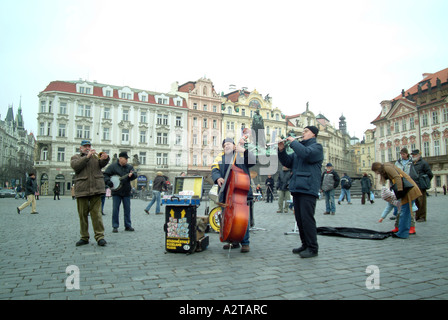 Straßenmusiker spielen Jazz in Old Town Square Plaza, Prag Stockfoto