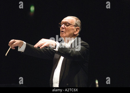 Italienische Filmkomponist Ennio Morricone in Konzert, Hammersmith Apollo, London, UK. Dezember, 2006. Stockfoto