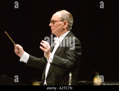 Italienische Filmkomponist Ennio Morricone in Konzert, Hammersmith Apollo. London, Dezember 2006. Stockfoto