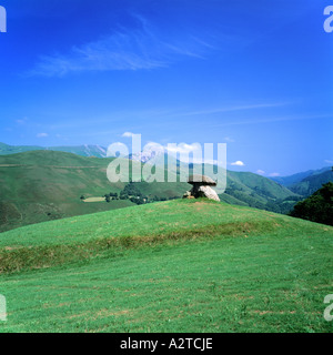 GAZTENIA DOLMEN MENDIVE UND PYRENÄEN BASKENLAND FRANKREICH EUROPA Stockfoto