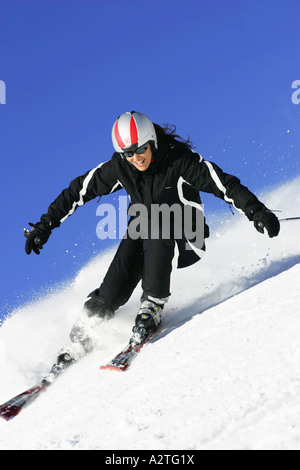 Skifahrer hinunter, Österreich, Alpen Stockfoto