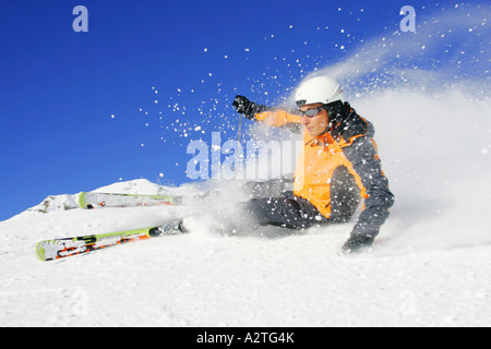 Skifahrer hinunter, Österreich, Alpen Stockfoto