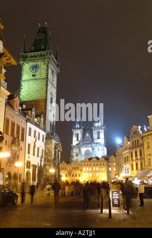 St. Johannes von Nepomuk Kirche beleuchtet in der Nacht in Old Town Square Plaza, Prager Stockfoto