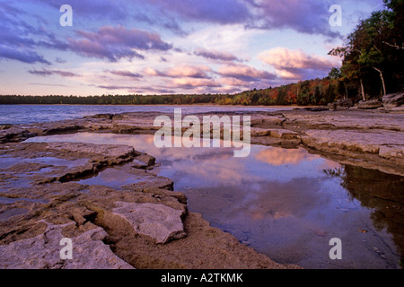 Sonnenaufgang am Lake Michigan, USA, Wisconsin, Newport State Park, Door County Zeitpunkt Lynde Stockfoto