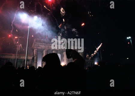 Feuerwerk und feiern wie die Berliner Mauer kommt ab November 1989 Stockfoto