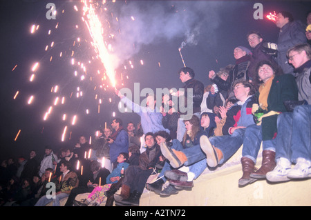 Feiern wie die Berliner Mauer kommt ab November 1989 Stockfoto