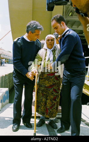 Zentral-Bosnien Juni 1995 Flüchtlinge aus Mazedonien kommen zurück nach sarajevo Stockfoto