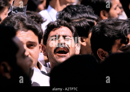 Kaschmir unter Konflikt 1999 Muzaffarabad Rallye von etwa 2000 Menschen protestieren gegen Indien 21 6 99 1999 Stockfoto