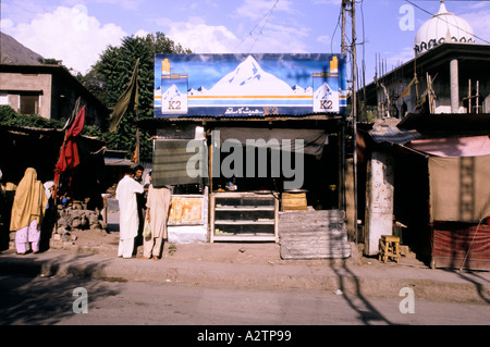 Kaschmir unter Konflikt 1999 Straße in Muzaffarabad 1999 Stockfoto