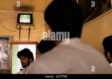 Kaschmir unter Konflikt 1999 beobachten die Welt Cup Cricket in Muzaffarabad 1999 Stockfoto