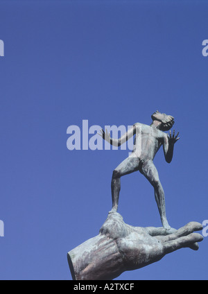 Stockholm Schweden Replik der Skulptur des Bildhauers Carl Milles in Millesgarden Hand of God Stockfoto