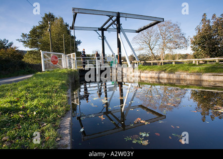 Heben Sie Brücke am Monmouthshire und Brecon Canal bei Wanderungen auf Usk, Brecon Beacons, UK Stockfoto