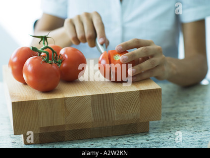 Schneiden Sie die Tomaten Stockfoto