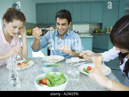 Familie Mahlzeit zusammen mit Stockfoto