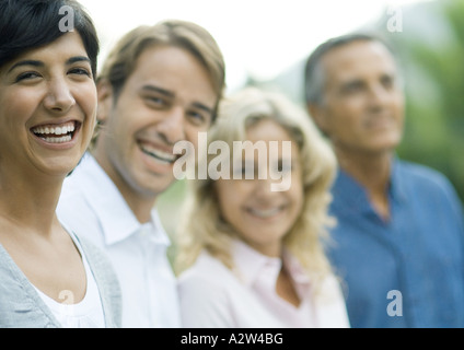 Mid-Adult paar mit älteres Paar, lachen Stockfoto