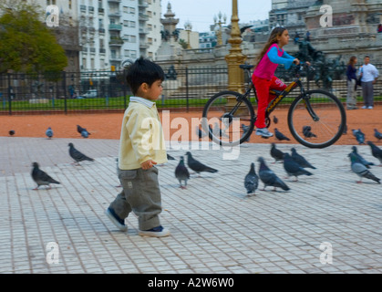 Stock Foto Beschreibung Stock Foto von Vögel und Kinder in Argentinien Stockfoto