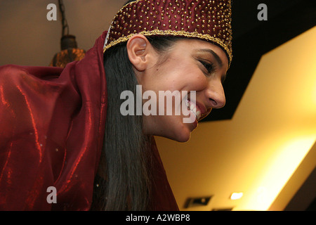 Die Braut in traditionelle marokkanische Kleid bei der Henna-Feier Stockfoto