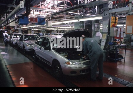 Montagearbeiter bei Rover Longbridge Automobilwerk Birmingham 1999 Stockfoto