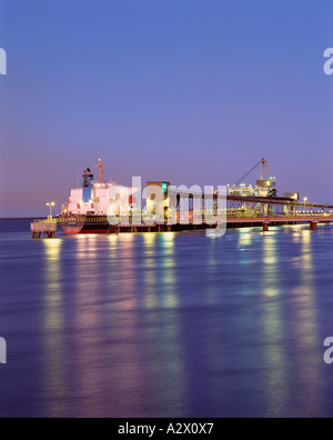 Australien. Queensland. Gladstone. Kohle-Tanker Schiff Laderampe. Stockfoto