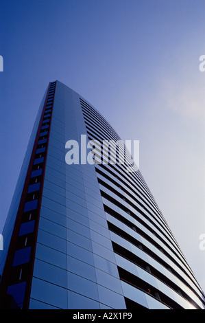 USA. Texas. Dallas. Niedrigen Winkel Blick auf moderne Hochhaus. Stockfoto