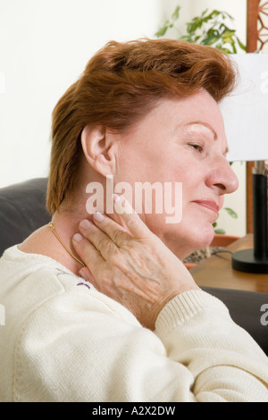 Schmerzen im Nacken. Stockfoto