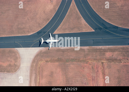 Luftaufnahme des Jet Flugzeug auf Landebahn St Flughafen Darwin, Australien Stockfoto