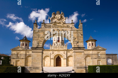 Fassade des Schlosses Cos d ' Estournel Saint Estephe, Médoc, Frankreich Stockfoto