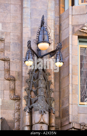 Beleuchtung von Details auf Tuschinski Art-Deco-Kino in Amsterdam Stockfoto