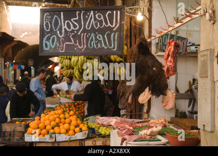 Kamelfleischkopf in einem marokkanischen Souk in Fes el Bali, Marokko, Nordafrika. 2000s 2007 HOMER SYKES Stockfoto