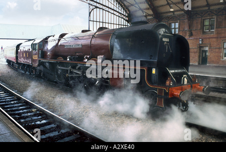 LMS Princess Coronation Klasse Dampf Lok Herzogin von Sutherland am Bahnhof Bristol Temple Meads Stockfoto