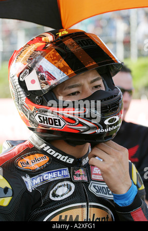 Ryuichi Kiyonari HM Plant Honda in der Startaufstellung auf der 2005 Runde des britischen Superbike-Meisterschaft in Brands Hatch, Kent. Stockfoto